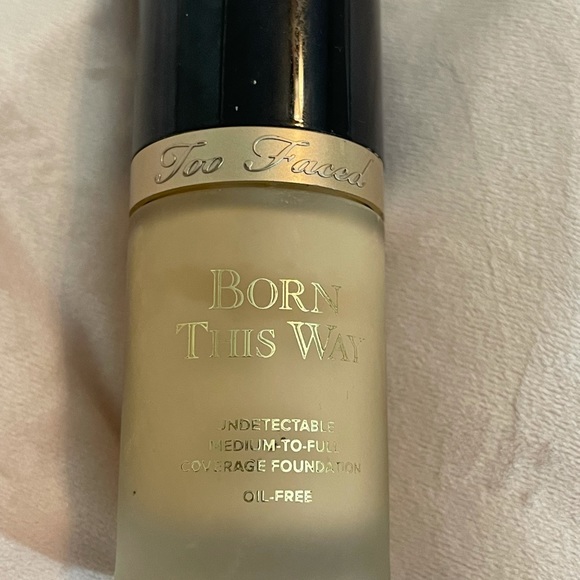 Too faced foundation - Picture 2 of 4